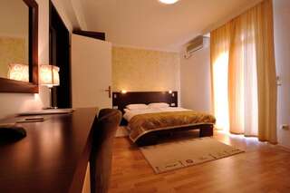 Отель Hotel Djuric Петровац Апартаменты с 1 спальней-1