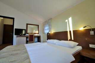 Отель Hotel Djuric Петровац Полулюкс-1