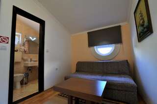 Отель Hotel Djuric Петровац Семейный номер-5