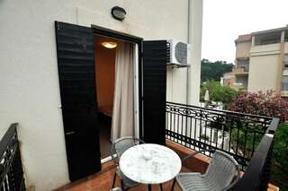 Отель Hotel Djuric Петровац Семейный номер-12