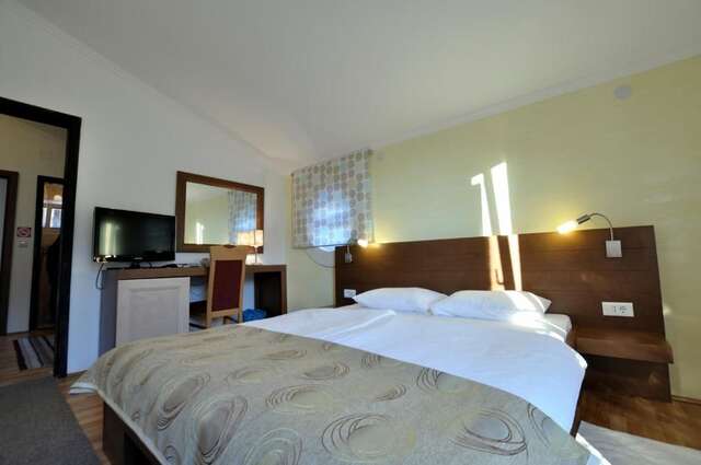 Отель Hotel Djuric Петровац-48