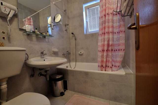 Отель Hotel Djuric Петровац-55